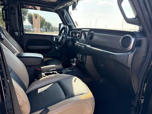 Used 2021 Jeep Gladiator Sport AWD/4WD image 25