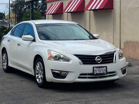 Used 2015 Nissan Altima 2.5 FWD image 1