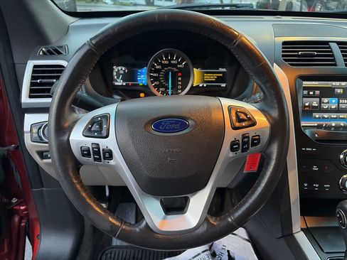 Used 2014 Ford Explorer XLT w/ Equipment Group 202A image 35