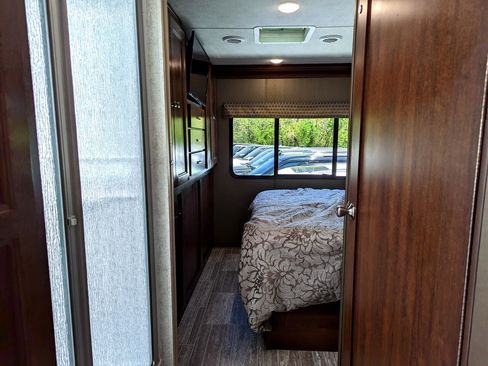 Used 2019 Chevrolet Express 4500 w/ RV Package image 84