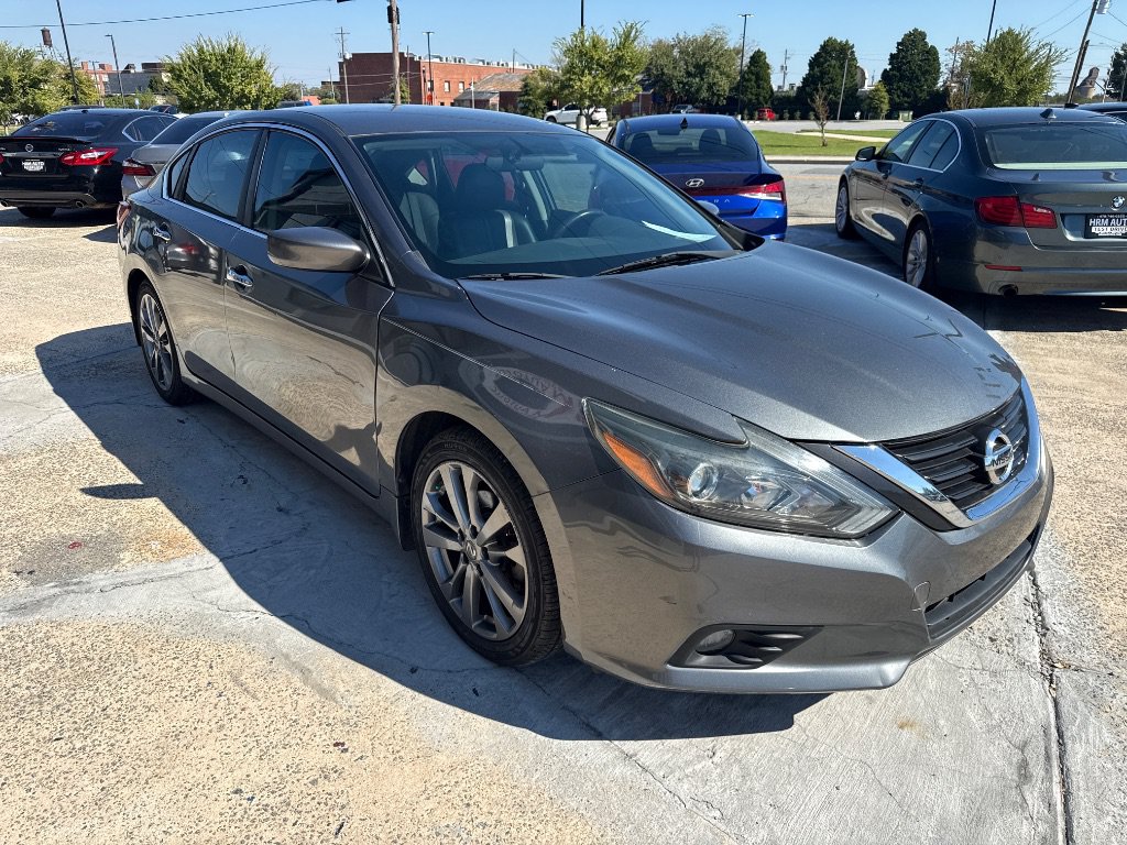 Used 2018 Nissan Altima 2.5 SR w/ SR Special Edition FWD image 2