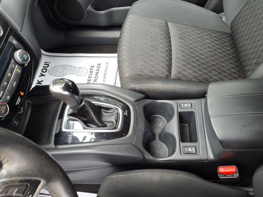 Used 2017 Nissan Rogue SV AWD/4WD image 14