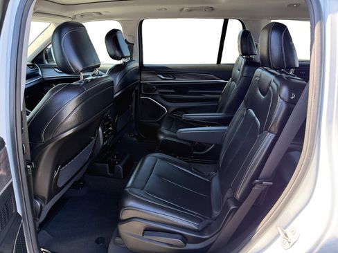 Used 2023 Jeep Grand Cherokee L Limited w/ Black Appearance Package image 16