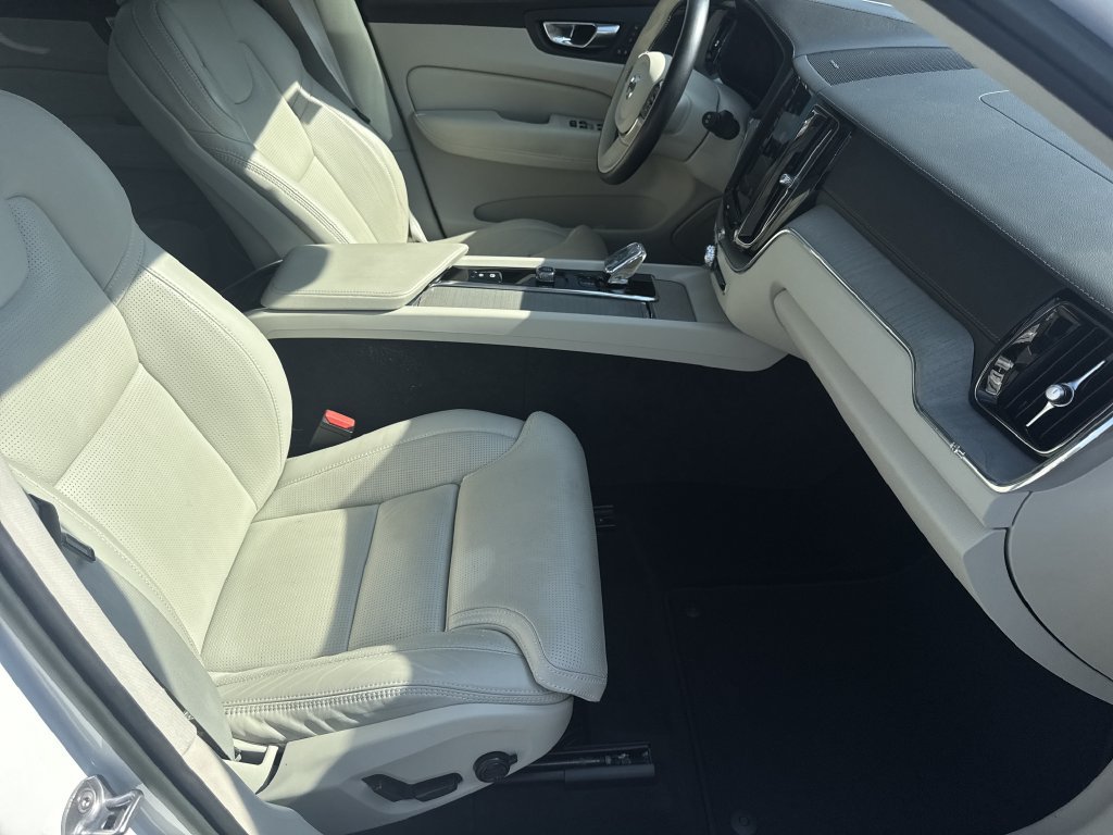 Used 2023 Volvo XC60 B5 Ultimate w/ Climate Package AWD/4WD image 13