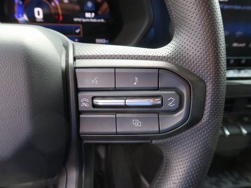 Certified 2025 Chevrolet Colorado W/T image 18