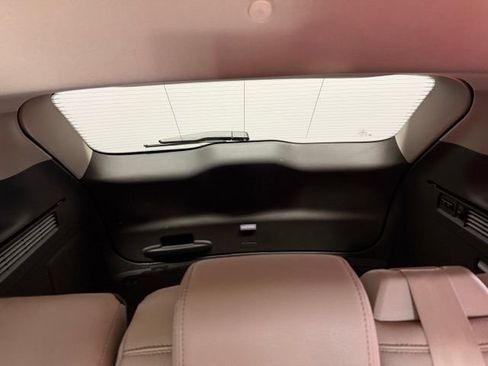 Used 2023 Lincoln Nautilus FWD w/ Premium Package image 21