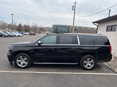 Used 2019 Chevrolet Suburban Premier image 6