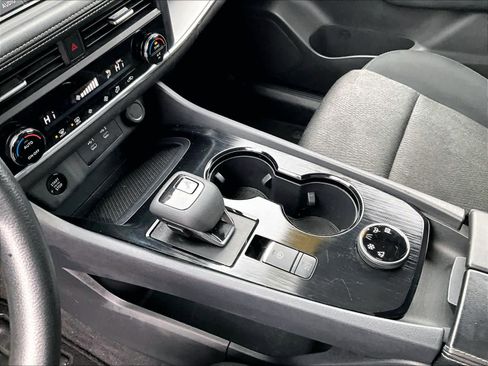 Used 2024 Nissan Rogue SV image 20