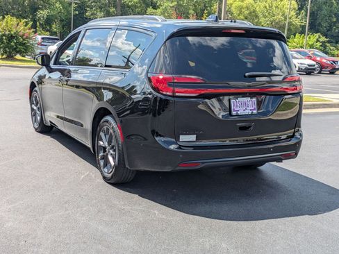 New 2025 Chrysler Pacifica Select w/ Fav Edition Package image 7