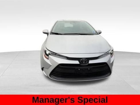 Used 2025 Toyota Corolla LE image 10