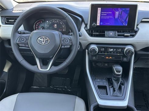 Used 2023 Toyota RAV4 XLE Premium image 11