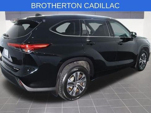 Used 2020 Toyota Highlander XLE AWD/4WD image 7