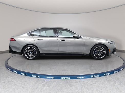 Used 2025 BMW 530i xDrive w/ M Sport Package image 5