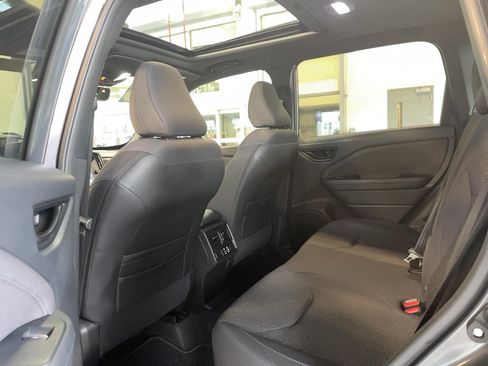Used 2025 Subaru Forester Premium AWD/4WD image 8