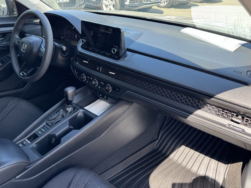 Used 2023 Honda Accord EX image 9