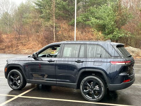 Used 2024 Jeep Grand Cherokee Limited w/ Black Appearance Package image 3