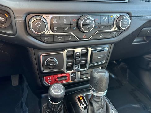 New 2026 Jeep Gladiator Mojave w/ Technology Group AWD/4WD image 24