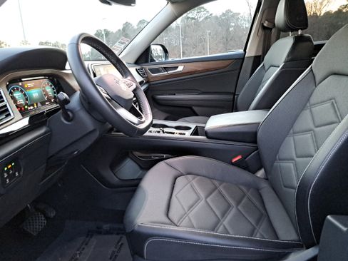 Certified 2024 Volkswagen Atlas SE image 14