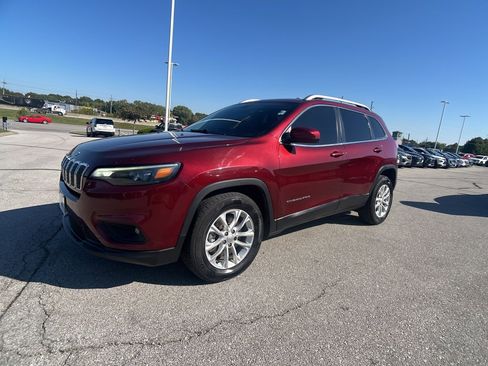 Used 2019 Jeep Cherokee Latitude w/ Popular Appearance Group image 3