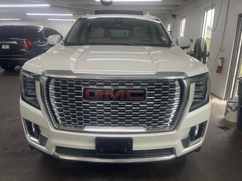 Used 2022 GMC Yukon Denali w/ Denali Ultimate Package AWD/4WD image 2