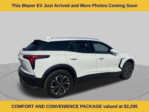 Used 2024 Chevrolet Blazer EV LT AWD/4WD image 4