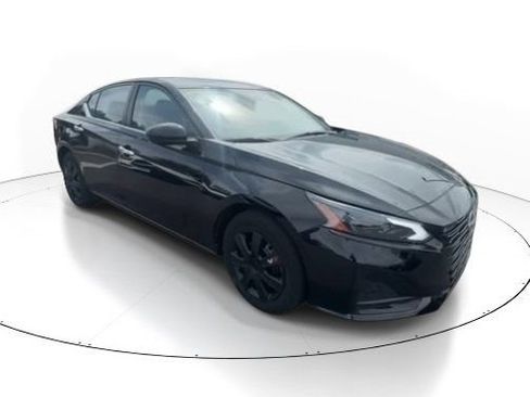 Used 2023 Nissan Altima 2.5 S FWD image 3