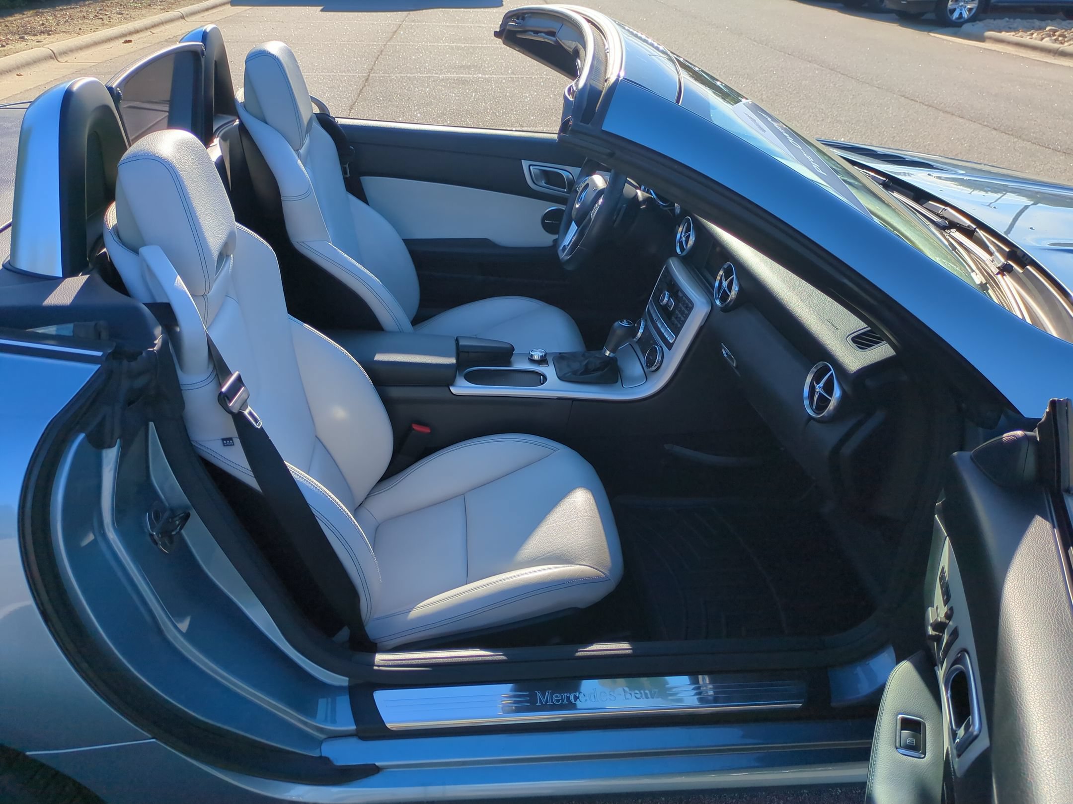 Used 2013 Mercedes-Benz SLK 250 image 32