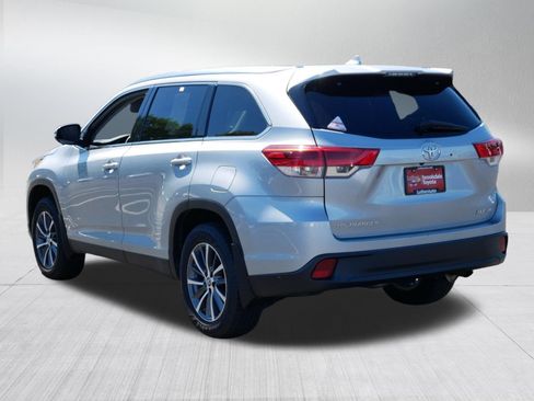 Certified 2019 Toyota Highlander XLE w/ Carpet Mat Package (TMS) AWD/4WD image 5