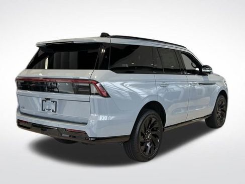 New 2026 Lincoln Navigator Reserve w/ Jet Appearance Package image 5