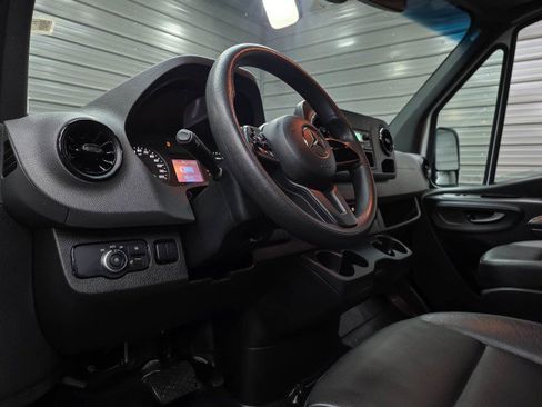 Used 2022 Mercedes-Benz Sprinter 2500 image 14
