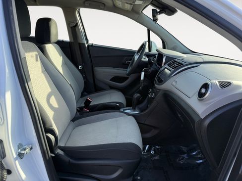 Used 2016 Chevrolet Trax LS image 19