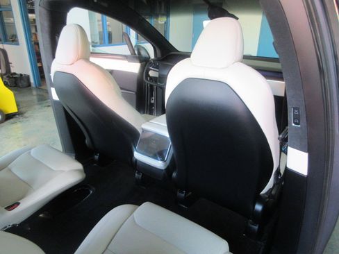 Used 2023 Tesla Model X AWD/4WD image 33