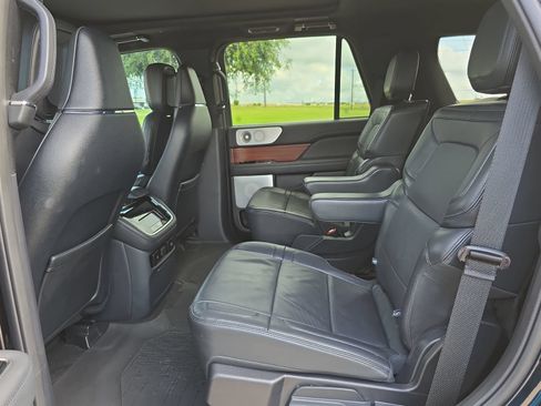 Used 2023 Lincoln Navigator Reserve AWD/4WD image 11