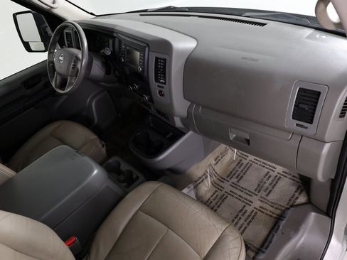 Used 2021 Nissan NV 3500 SL image 31