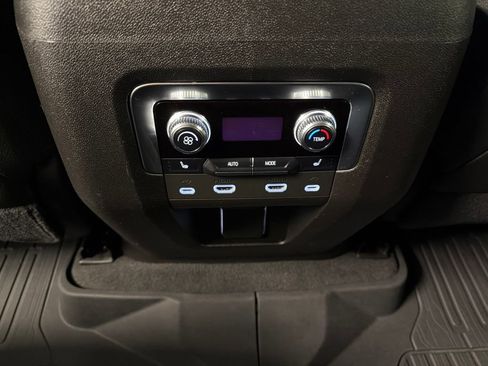 Used 2021 GMC Yukon Denali w/ Denali Premium Package AWD/4WD image 32