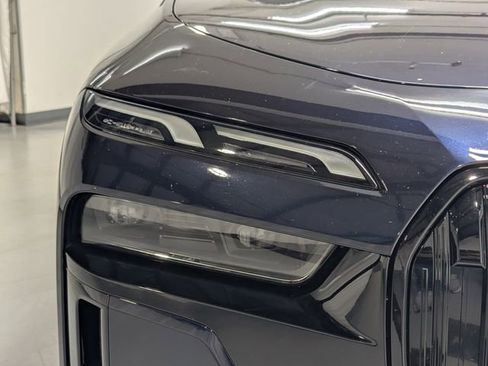 Used 2023 BMW 740i image 25