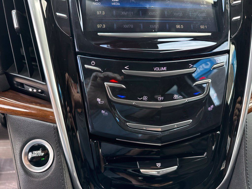 Used 2020 Cadillac Escalade Luxury RWD image 24