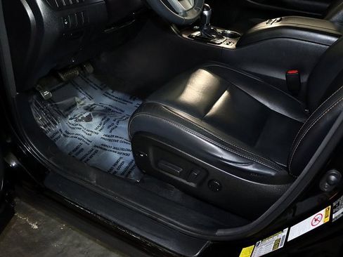 Used 2016 Toyota Highlander XLE image 28