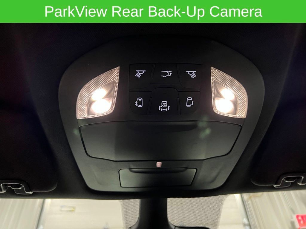 Used 2025 Chrysler Pacifica Select FWD image 24