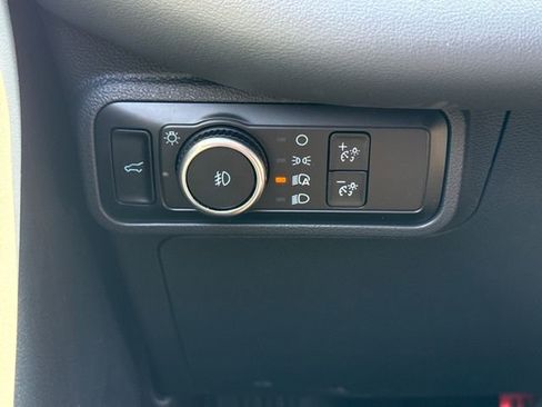 Used 2025 Ford Explorer Active w/ Active Comfort Package AWD/4WD image 37