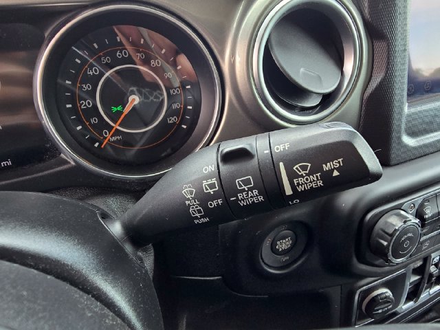 Used 2019 Jeep Wrangler Unlimited Sahara w/ Cold Weather Group AWD/4WD image 16