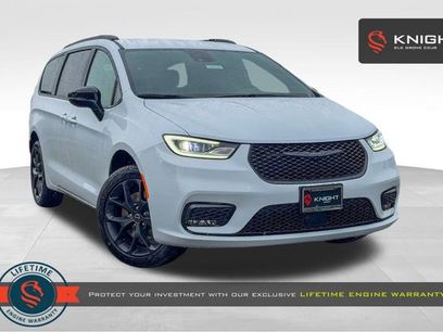 New 2026 Chrysler Pacifica Select