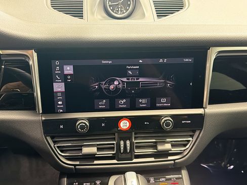 Used 2025 Porsche Macan image 29