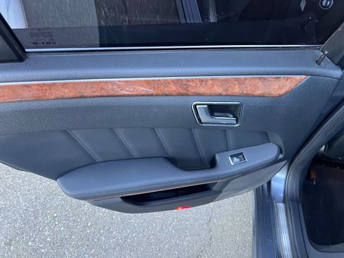 Used 2013 Mercedes-Benz E 350 Sedan image 21