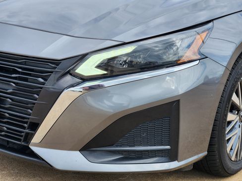 Used 2024 Nissan Altima 2.5 SV image 10