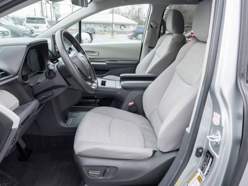 Used 2024 Toyota Sienna LE image 15