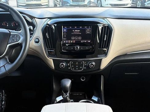 Used 2023 Chevrolet Traverse LT FWD image 43
