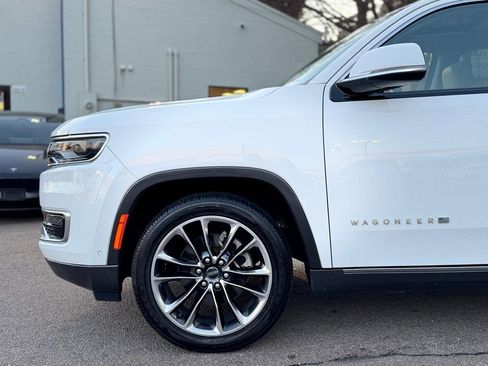 Used 2022 Jeep Wagoneer Series III w/ Premium Group I image 10