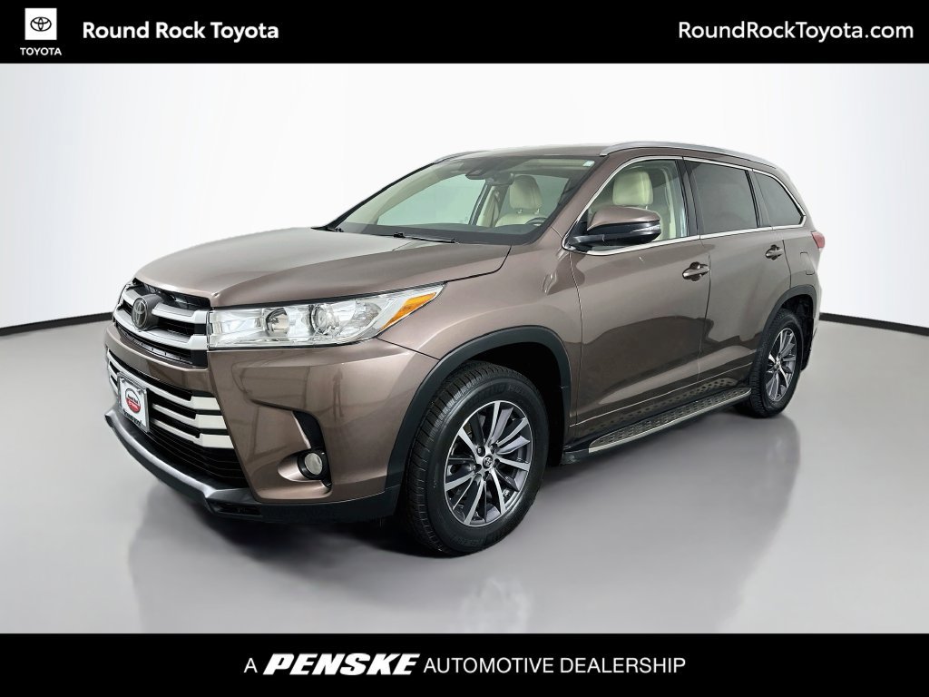 Used 2017 Toyota Highlander XLE FWD image 1