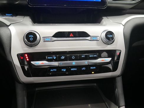 Certified 2022 Ford Explorer XLT image 24